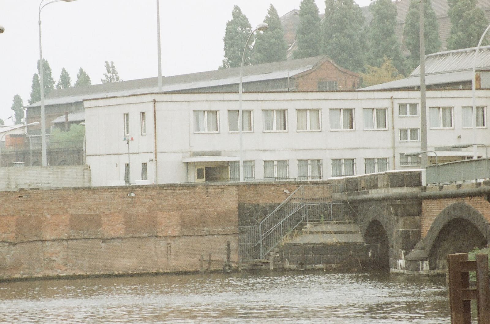 The Oberbaumbrücke border crossing between Kreuzberg and Friedrichshain, photographed in 1987.