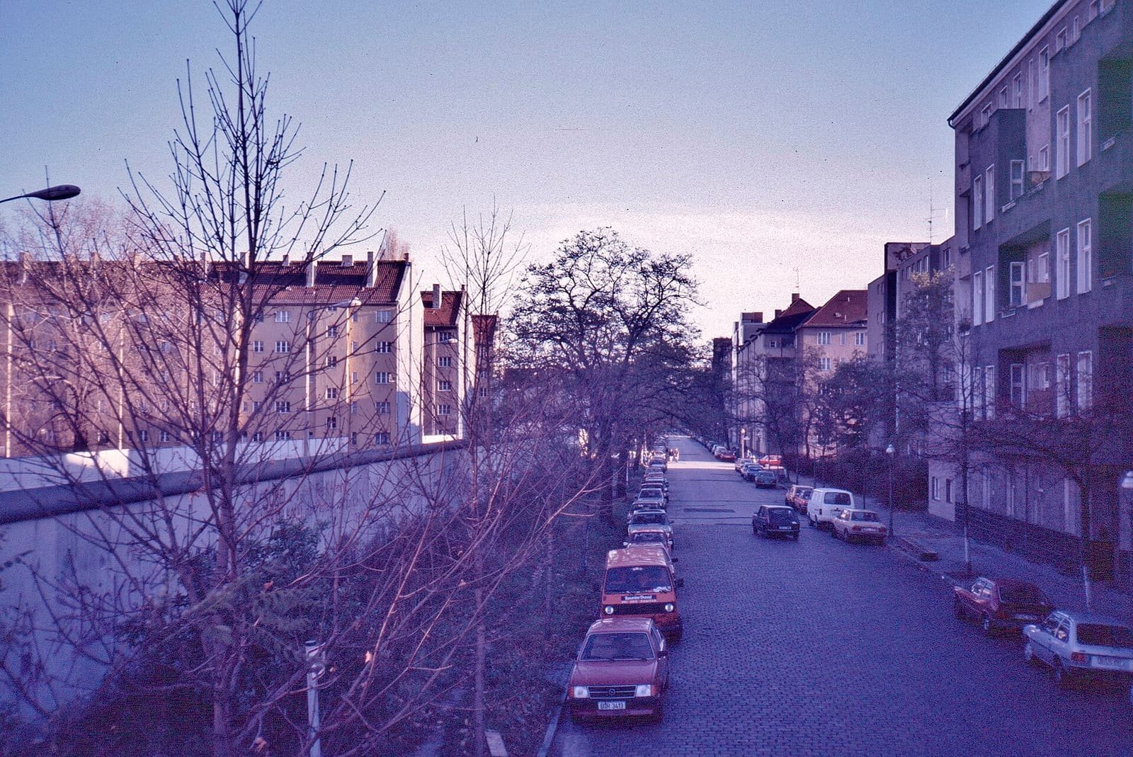 A street in Neukölln running alongside the Berlin Wall in 1986.